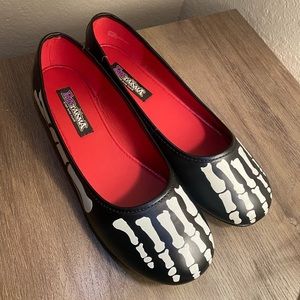 💀Spooky Halloween Skeleton Shoes by Funtasma NWOT 💀